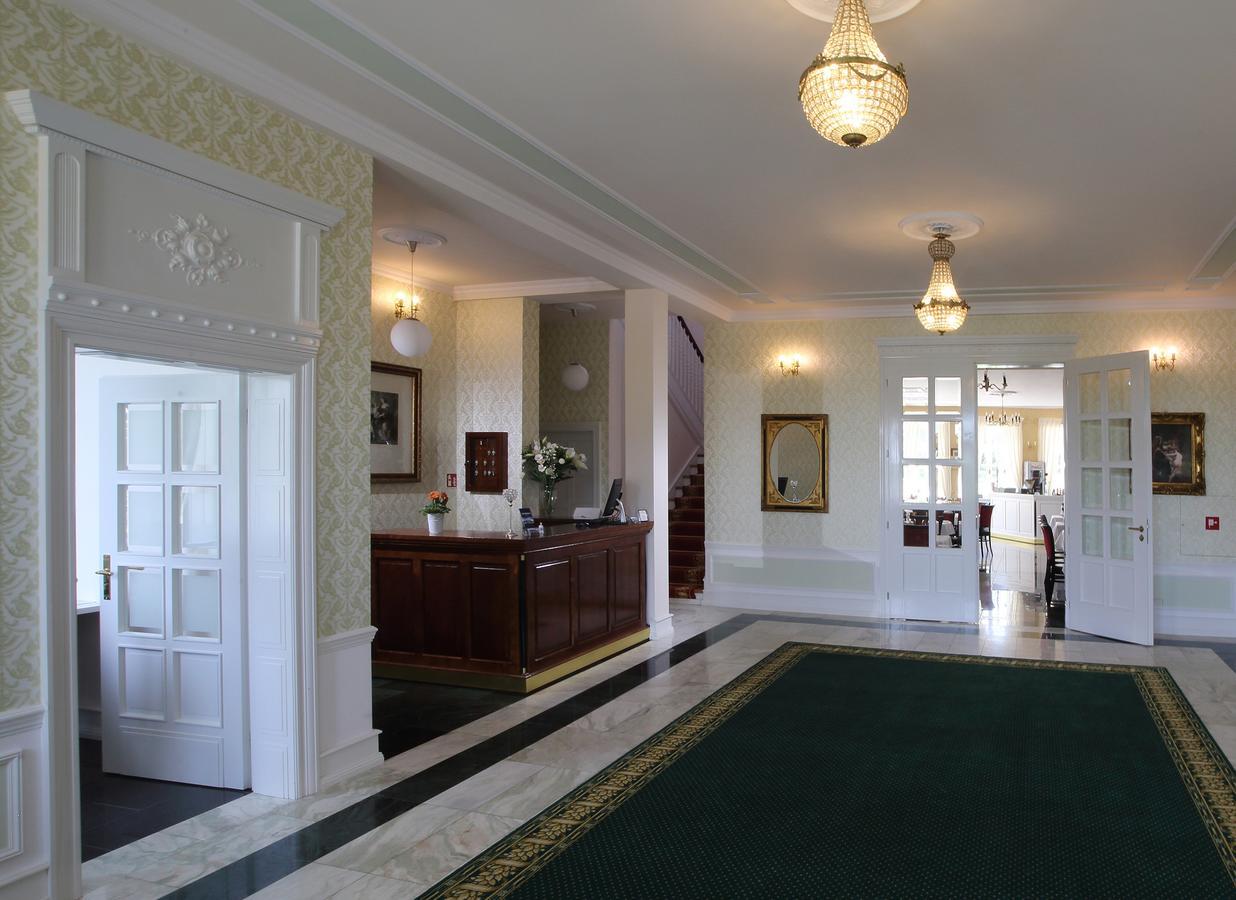 Sierakowice  Palac I Folwark Nemino מראה חיצוני תמונה